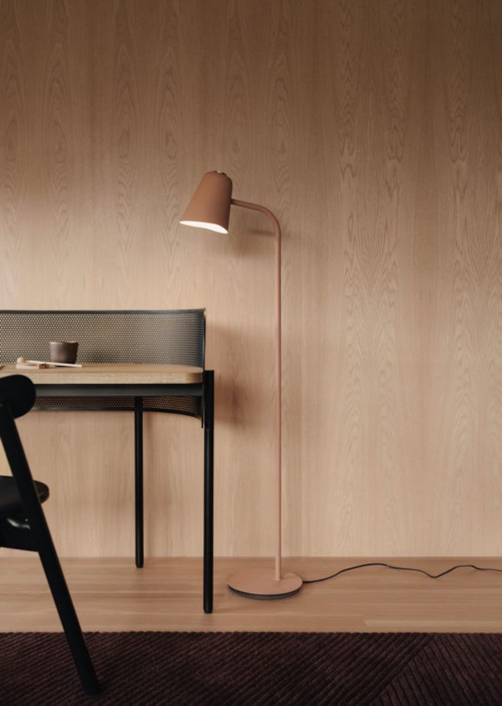 Me Floor Lamp Warm Beige Desk Northern Ph Einar Aslaksen Low Res 583X819